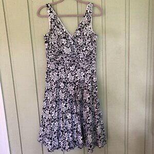 Van Heusen - 100% all cotton summer dress. Black and white floral. size 8